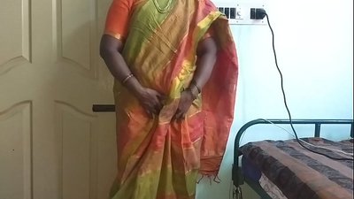 Indian desi tus poj niam los qhia nws cov mis nyuj ntuj rau tus tswv tsev